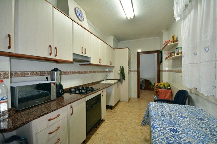 Image No.10-4 Bed House for sale