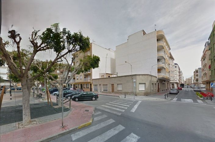 Image No.2-4 Bed House for sale