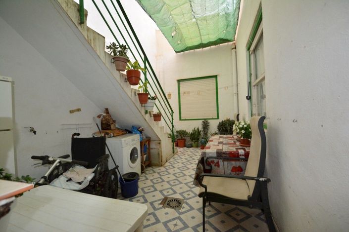 Image No.8-4 Bed House for sale