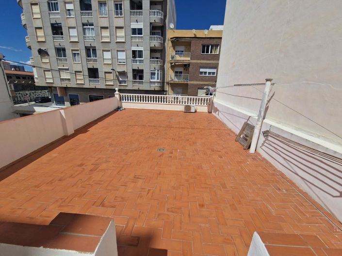 Image No.19-4 Bed House for sale