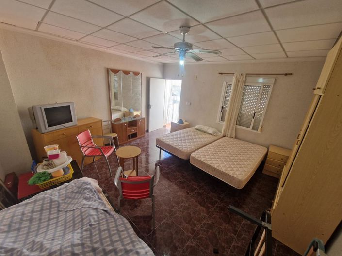 Image No.22-4 Bed House for sale