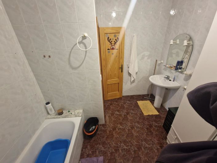 Image No.7-4 Bed House for sale