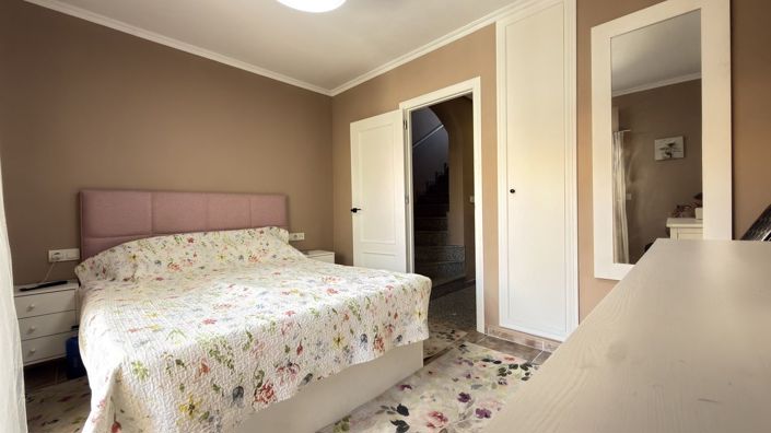 Image No.32-3 Bed House for sale