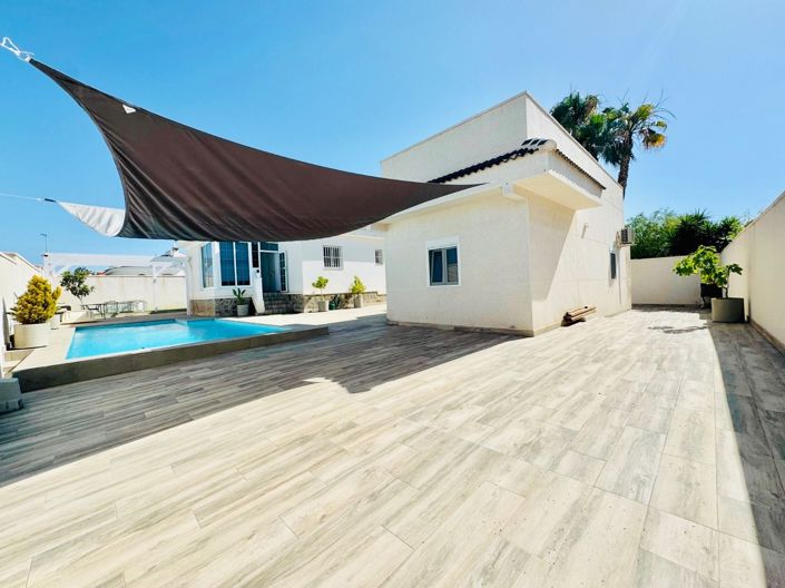 Image No.2-4 Bed Villa for sale
