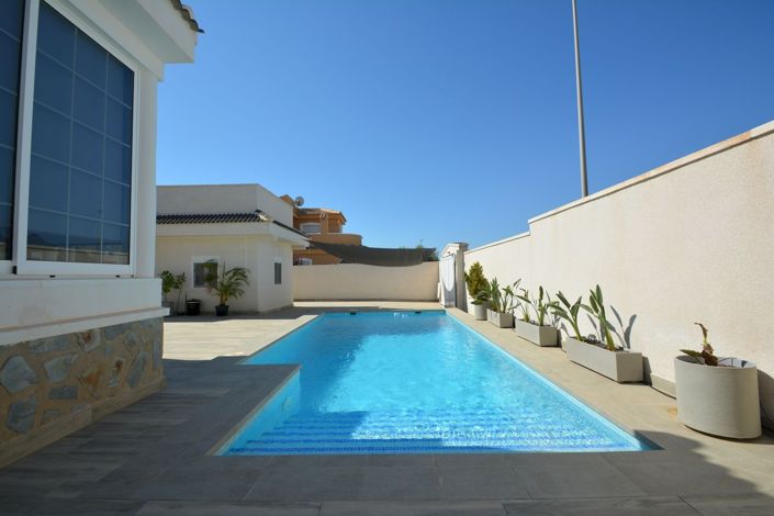 Image No.3-4 Bed Villa for sale