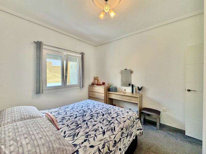 Image No.5-2 Bed House for sale