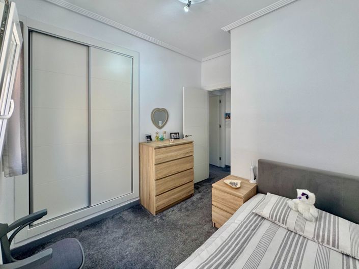 Image No.7-2 Bed House for sale
