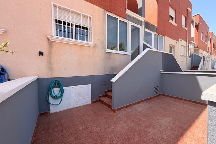 Image No.20-3 Bed Townhouse for sale
