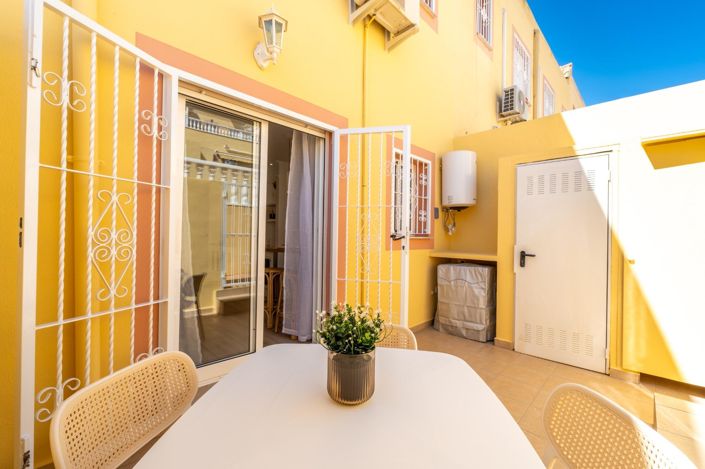 Image No.17-2 Bed Townhouse for sale