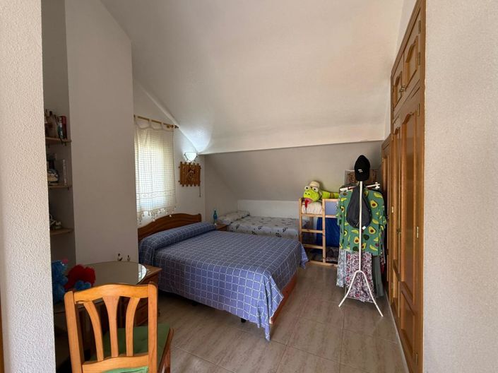 Image No.29-4 Bed Townhouse for sale