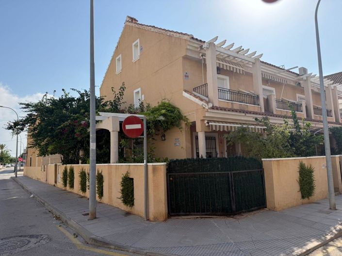 Image No.3-4 Bed Townhouse for sale