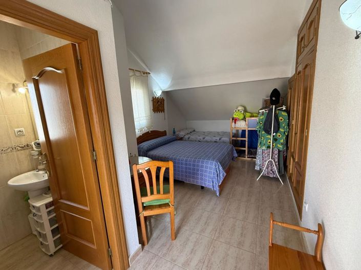Image No.32-4 Bed Townhouse for sale