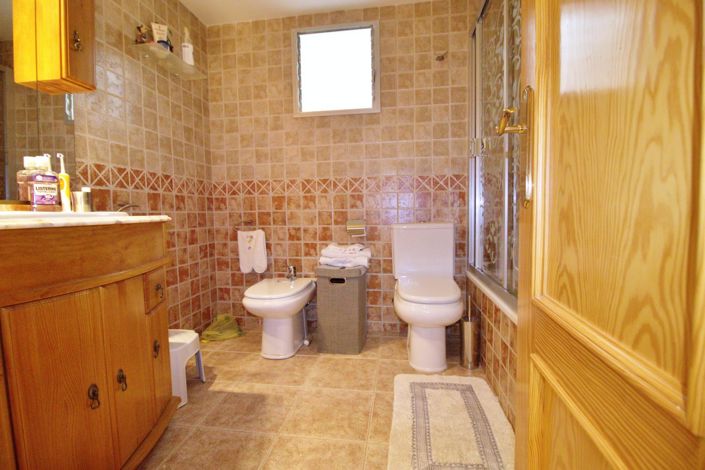 Image No.18-3 Bed Apartment for sale