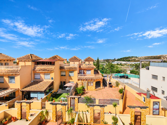 Image No.45-4 Bed Townhouse for sale
