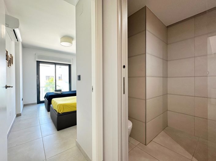 Image No.20-2 Bed Apartment for sale