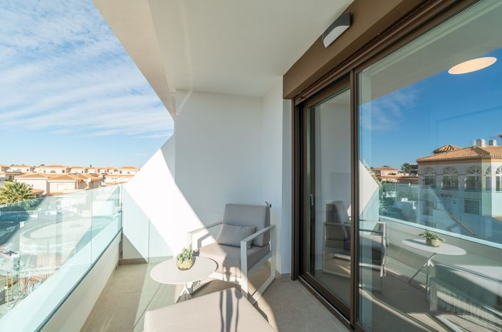 Image No.12-3 Bed Apartment for sale