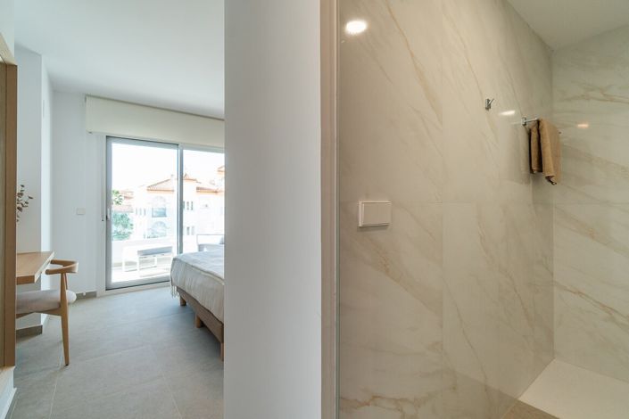 Image No.18-3 Bed Apartment for sale