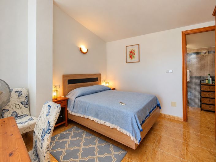 Image No.30-3 Bed Townhouse for sale