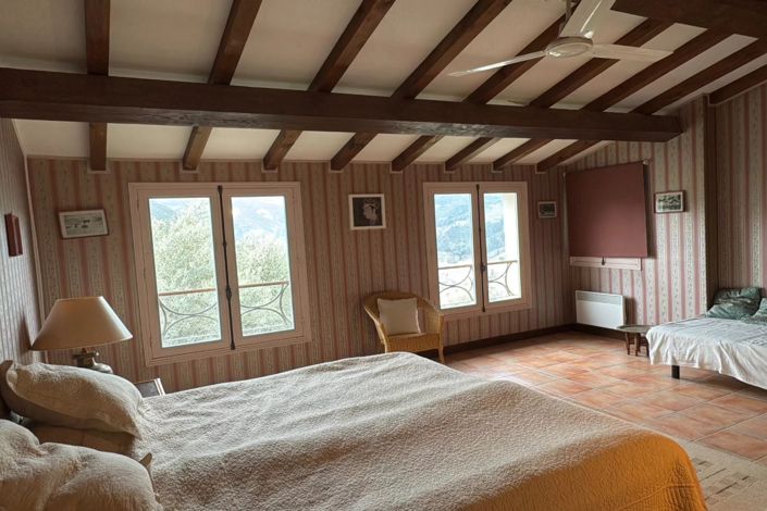 Image No.18-4 Bed House for sale