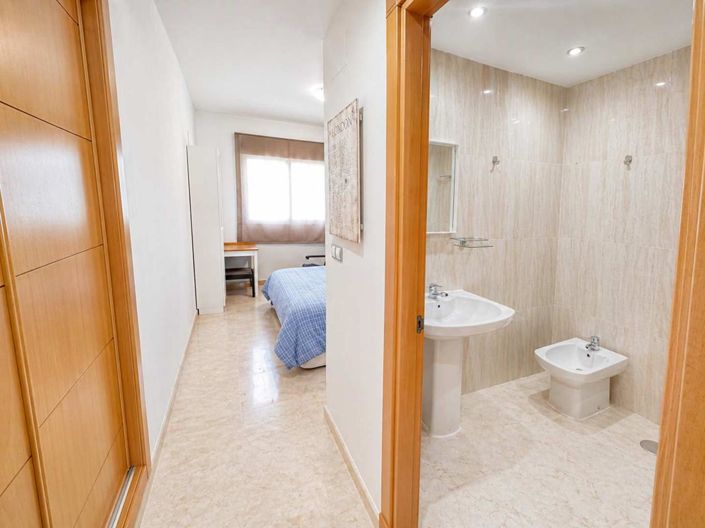 Image No.16-2 Bed Property for sale