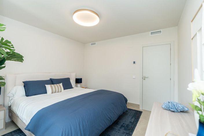 Image No.10-2 Bed Property for sale