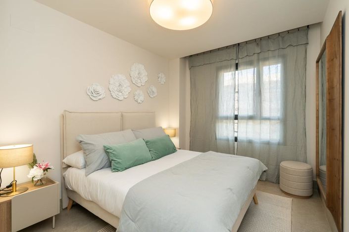 Image No.12-2 Bed Property for sale