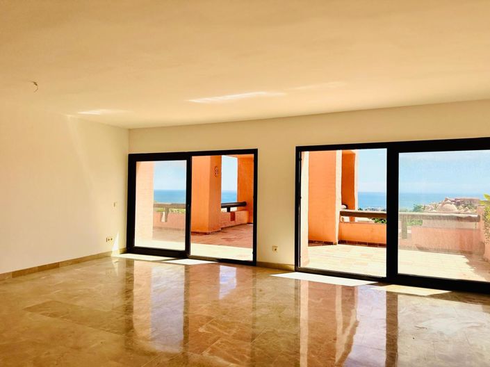 Image No.6-3 Bed Property for sale