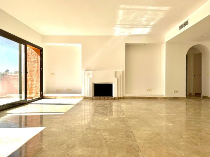 Image No.8-3 Bed Property for sale