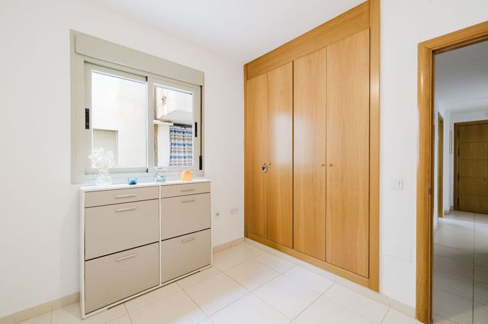 Image No.20-3 Bed Flat for sale