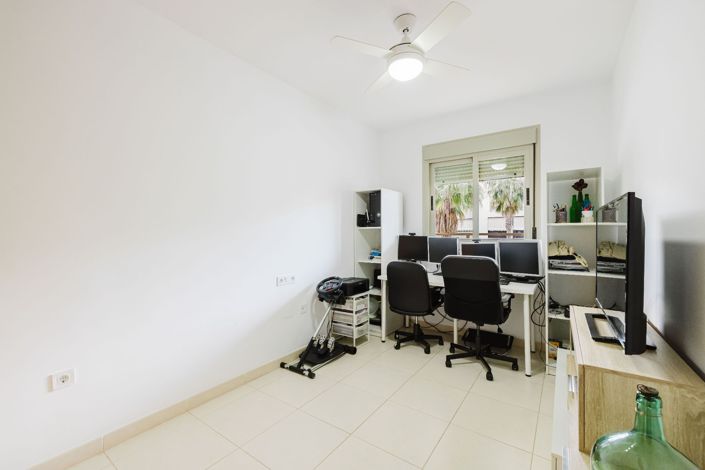 Image No.22-3 Bed Flat for sale