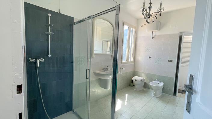 Image No.27-4 Bed Townhouse for sale