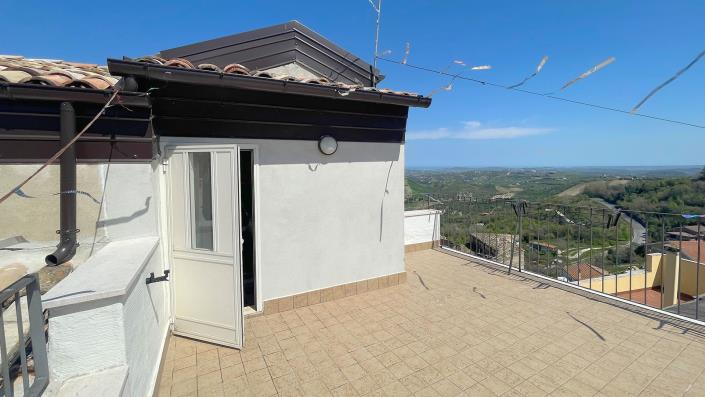 Image No.30-4 Bed Townhouse for sale