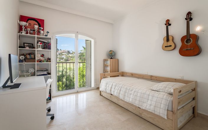 Image No.44-4 Bed Townhouse for sale