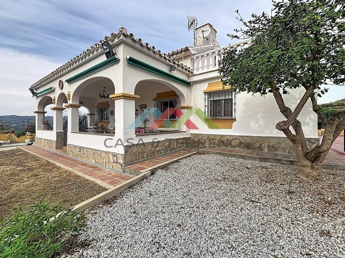 Image No.2-4 Bed Villa for sale