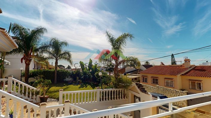 Image No.2-5 Bed Villa for sale