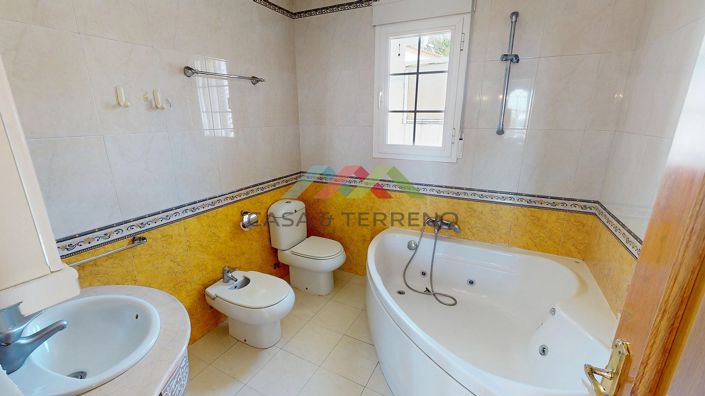 Image No.37-5 Bed Villa for sale