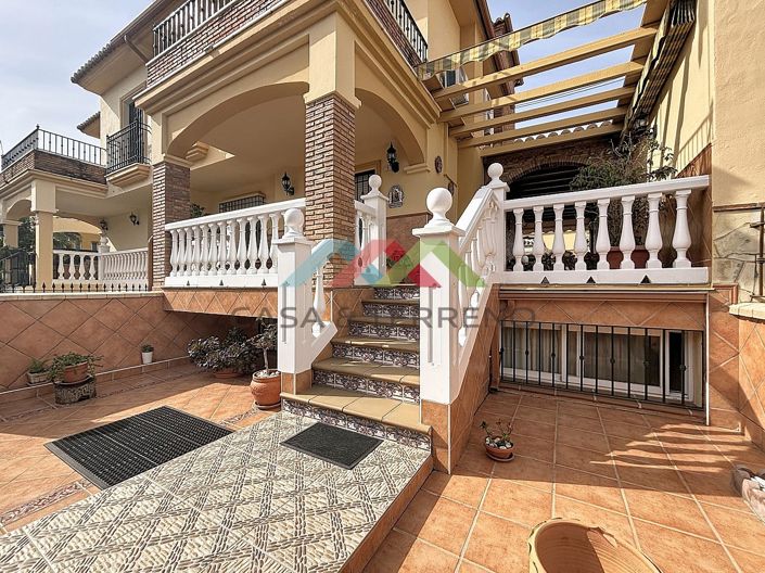 Image No.2-4 Bed Villa for sale