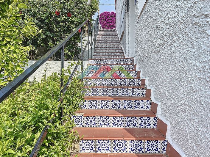 Image No.27-5 Bed Villa for sale