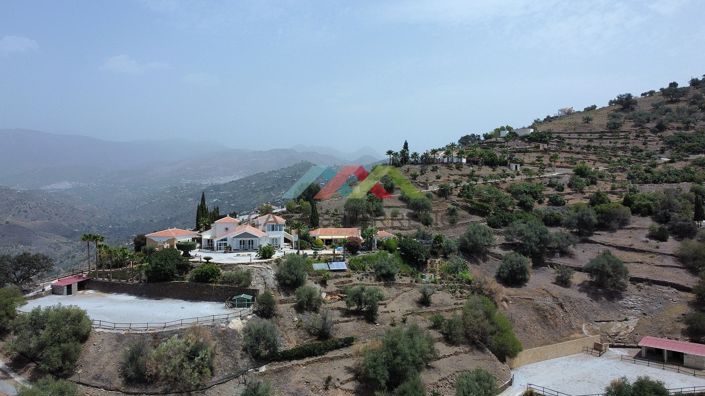 Image No.3-4 Bed Villa for sale