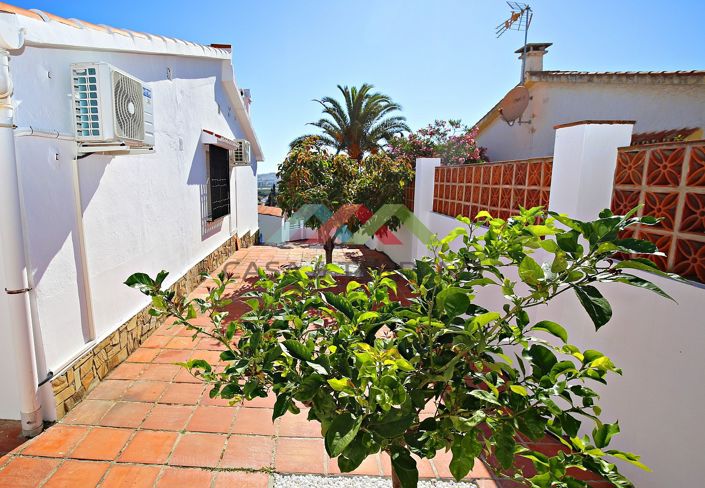 Image No.2-3 Bed Villa for sale