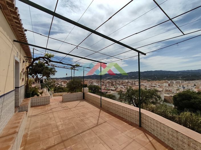 Image No.2-4 Bed Villa for sale