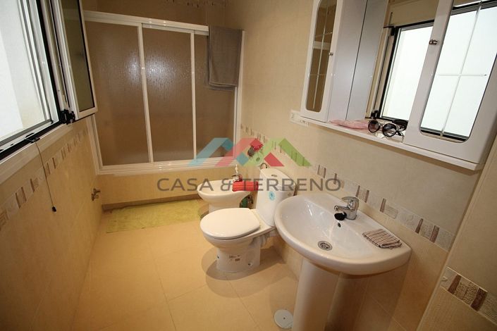 Image No.12-4 Bed Townhouse for sale