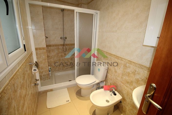 Image No.17-4 Bed Townhouse for sale
