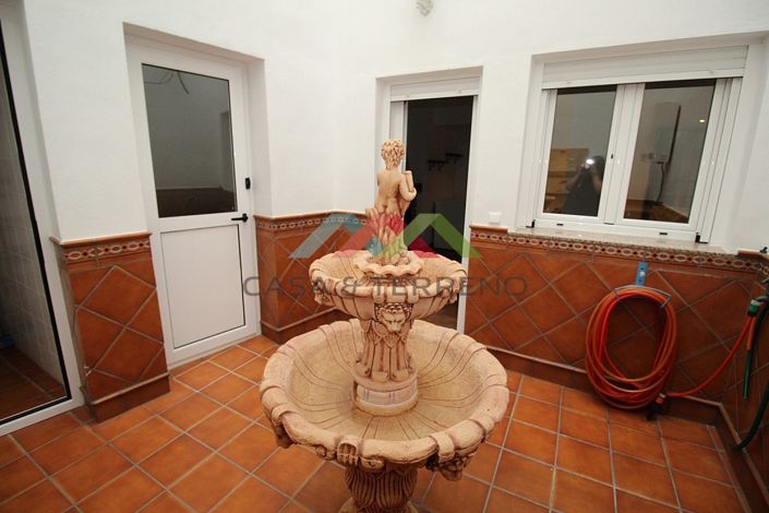 Image No.19-4 Bed Townhouse for sale