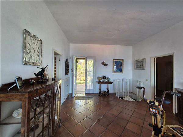 Image No.14-3 Bed Villa / Detached for sale