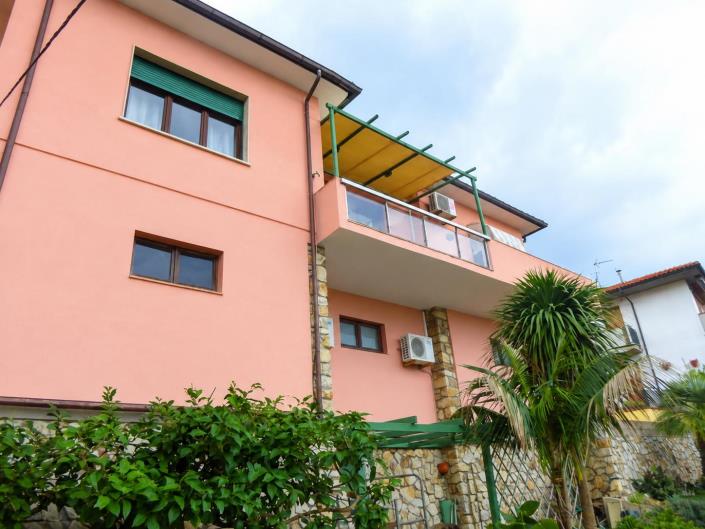 Image No.2-3 Bed Villa / Detached for sale