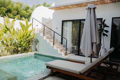 02_01-establishing-pool-and-villa
