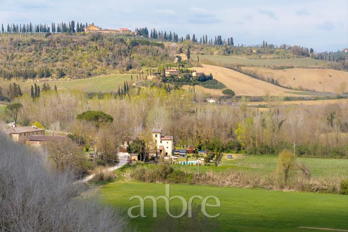 Image No.44-16 Bed Hotel for sale