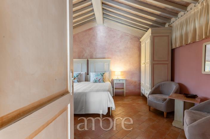 Image No.18-16 Bed Hotel for sale