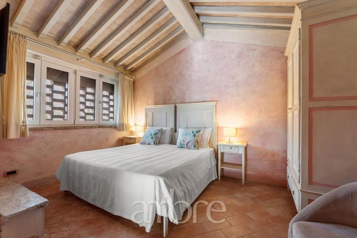 Image No.19-16 Bed Hotel for sale